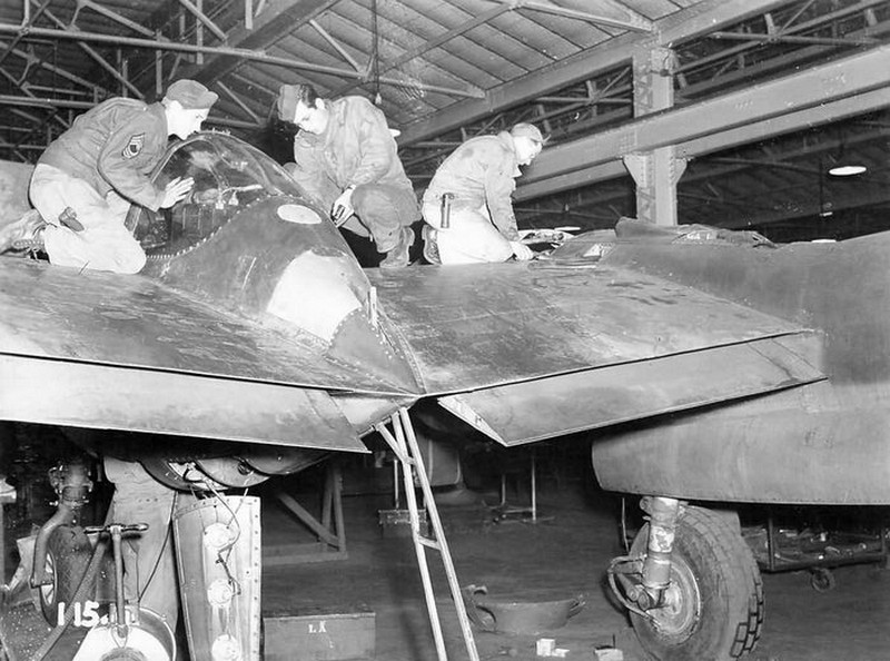 11 P-38_Lightning_Maintenance_Burtonwood_England_rear_2