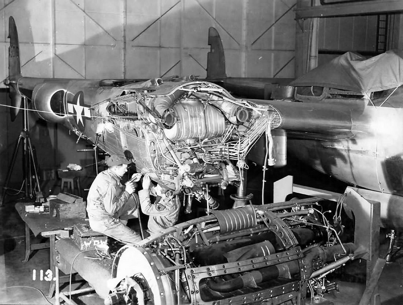 photo2home p38_Lightning_Maintenance_Burtonwood_England_4