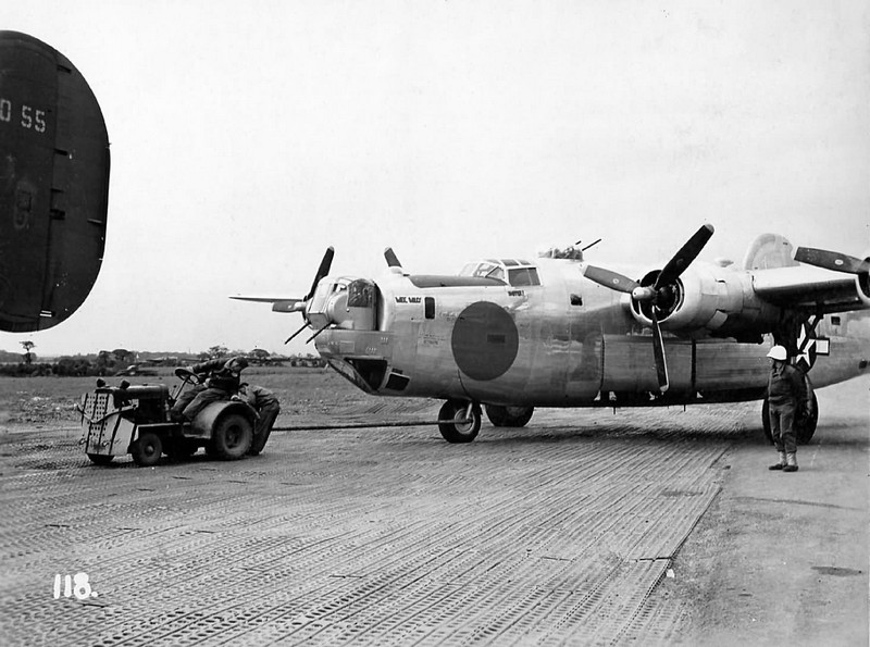 photo3home B-24_Liberator_in_the_maintenance_Burtonwood_2